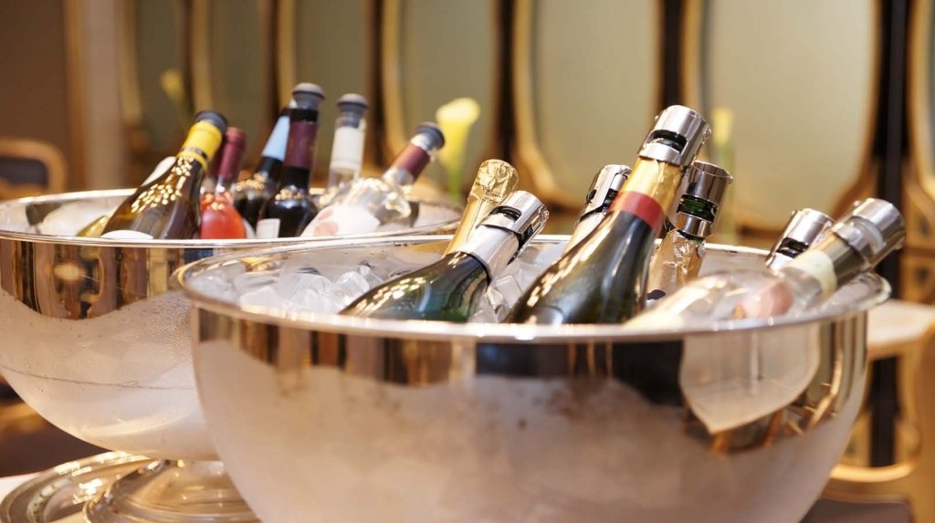 Wine Temperature: The Unsung Hero of Flavor (and Why Your Fridge Isn't a Cellar) - In The Cru